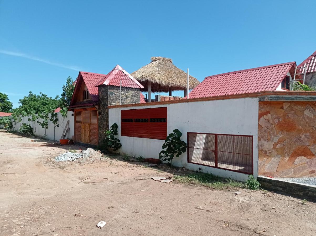 Bungalows Y Cabanas, Las Barracas De La Barra Malucano Exterior photo